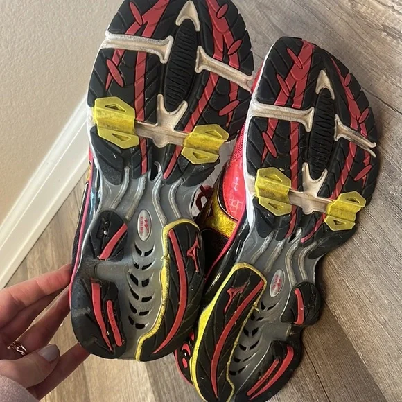 Mizuno Dynomotion Red & Yellow athletic Sneaker size 9.5 - Picture 12 of 13